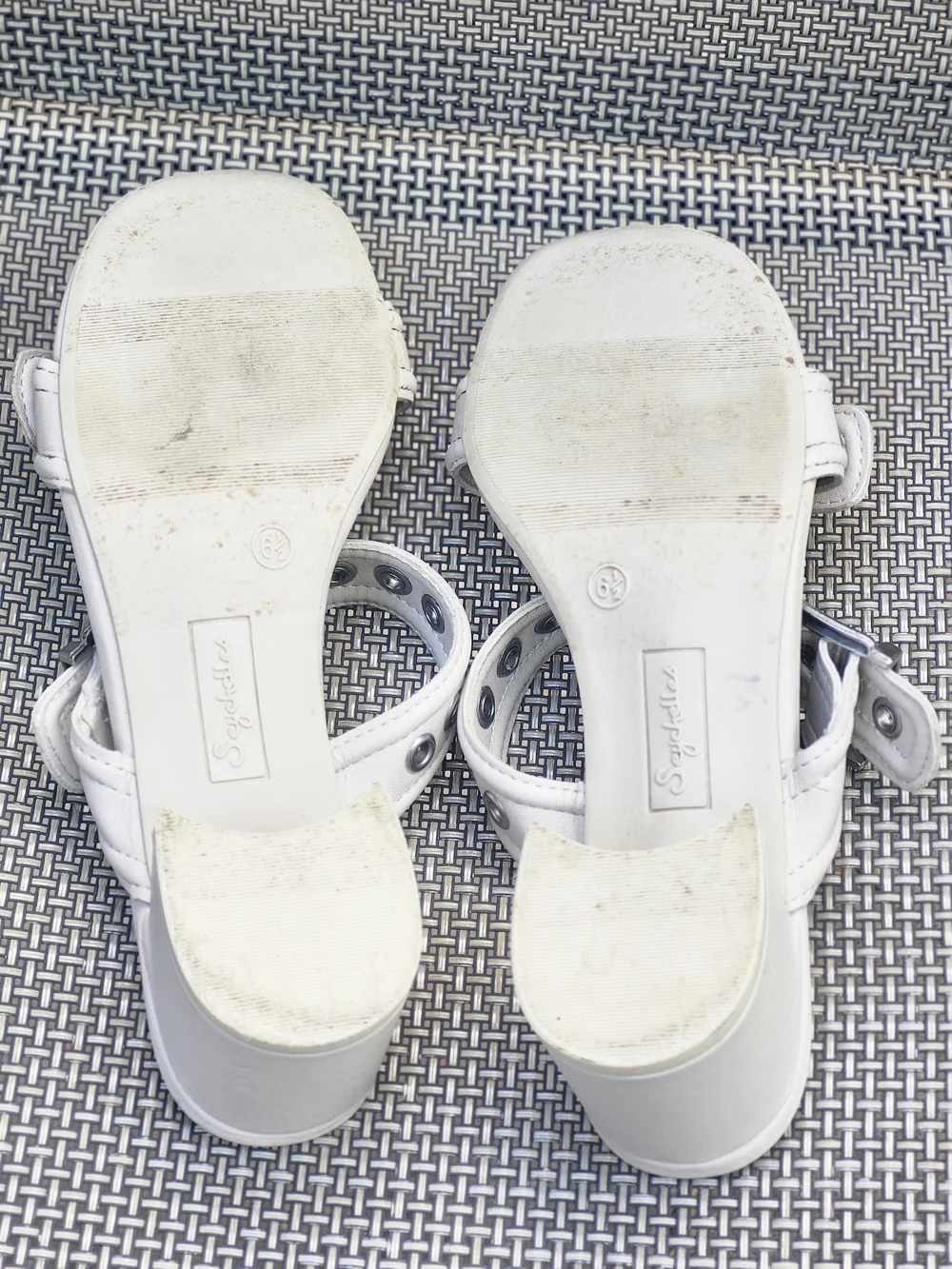 Seychelles Cream Memory Foam Grommet Buckle Block Heel Mules Sandals 6.5